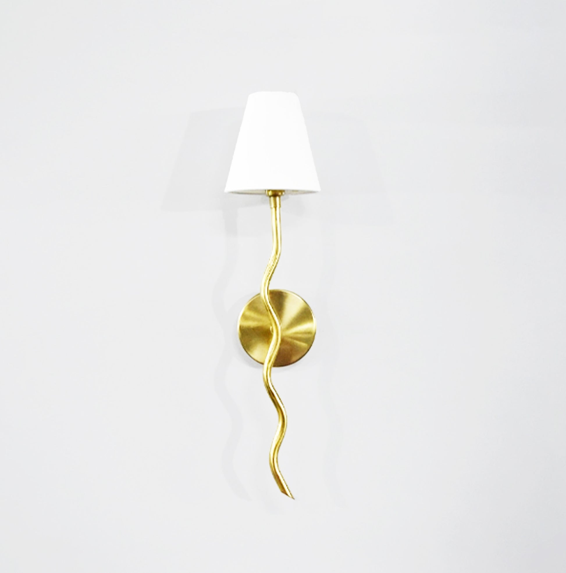 The Allure of Vertical golden Lamps in Home Design