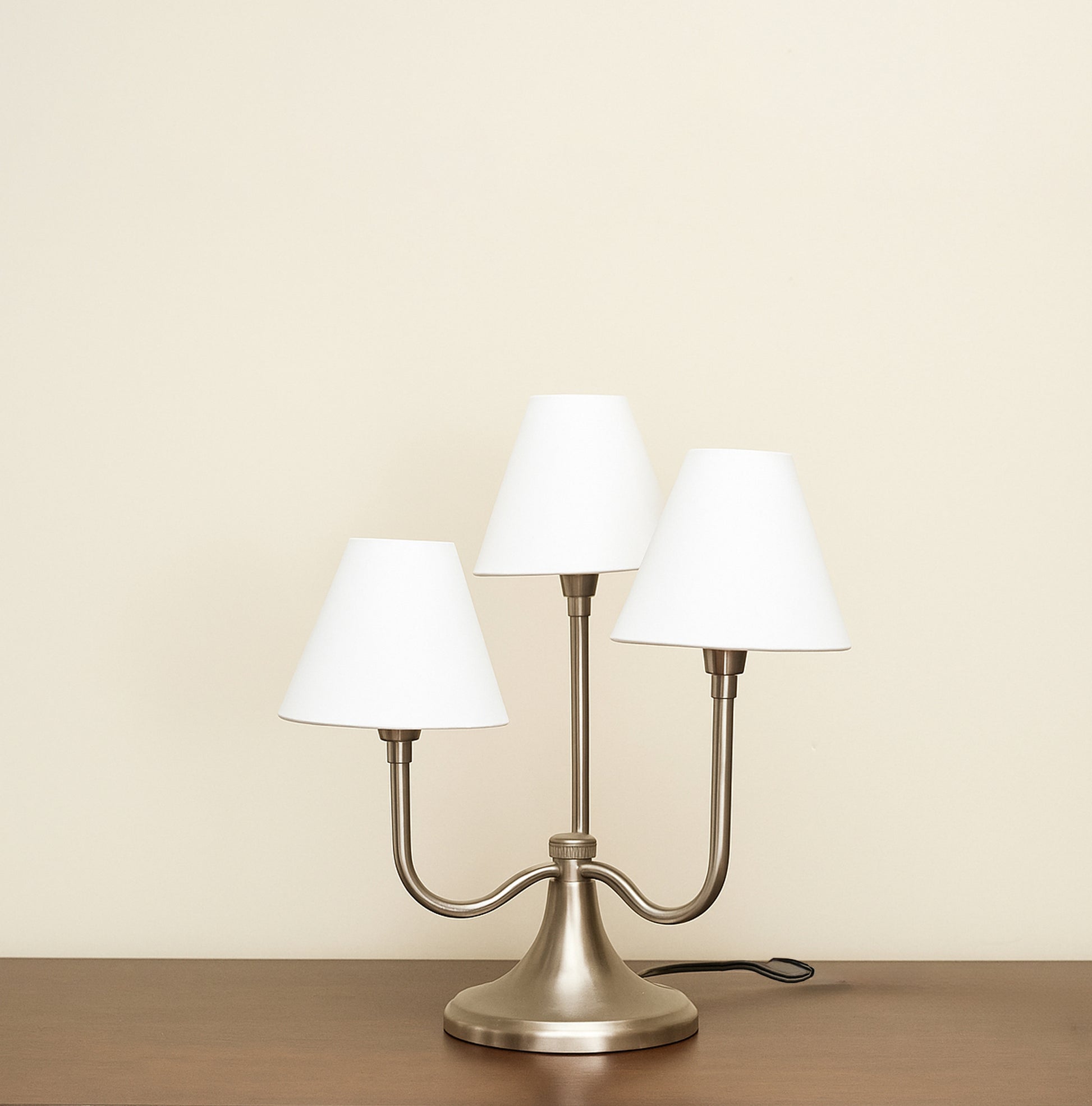 Brighten Up: Table Lamps with Diverse Shade Options matte black