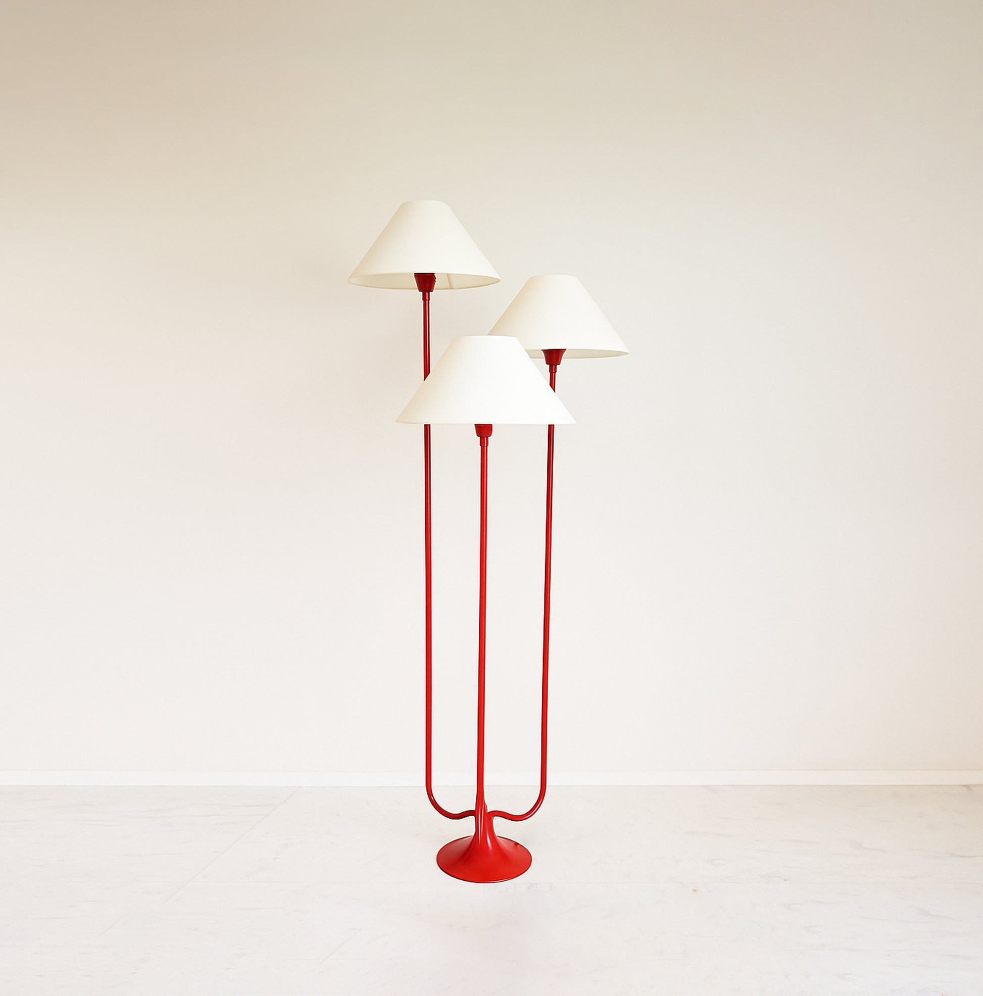 The Allure of Red: Floor Lamps That Dazzle Red