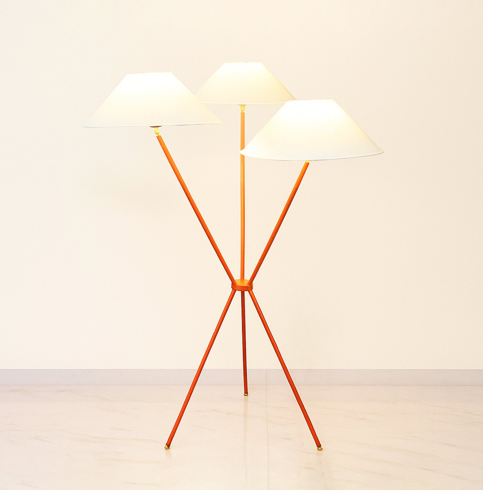 Trendy Floor Lamps to Upgrade Your Home Decor Red