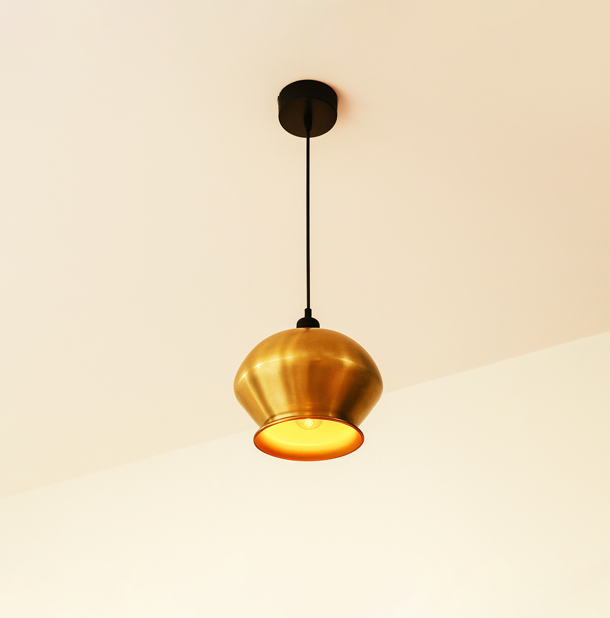 Unique Golden Hanging Lamps That Will Captivate You Golden