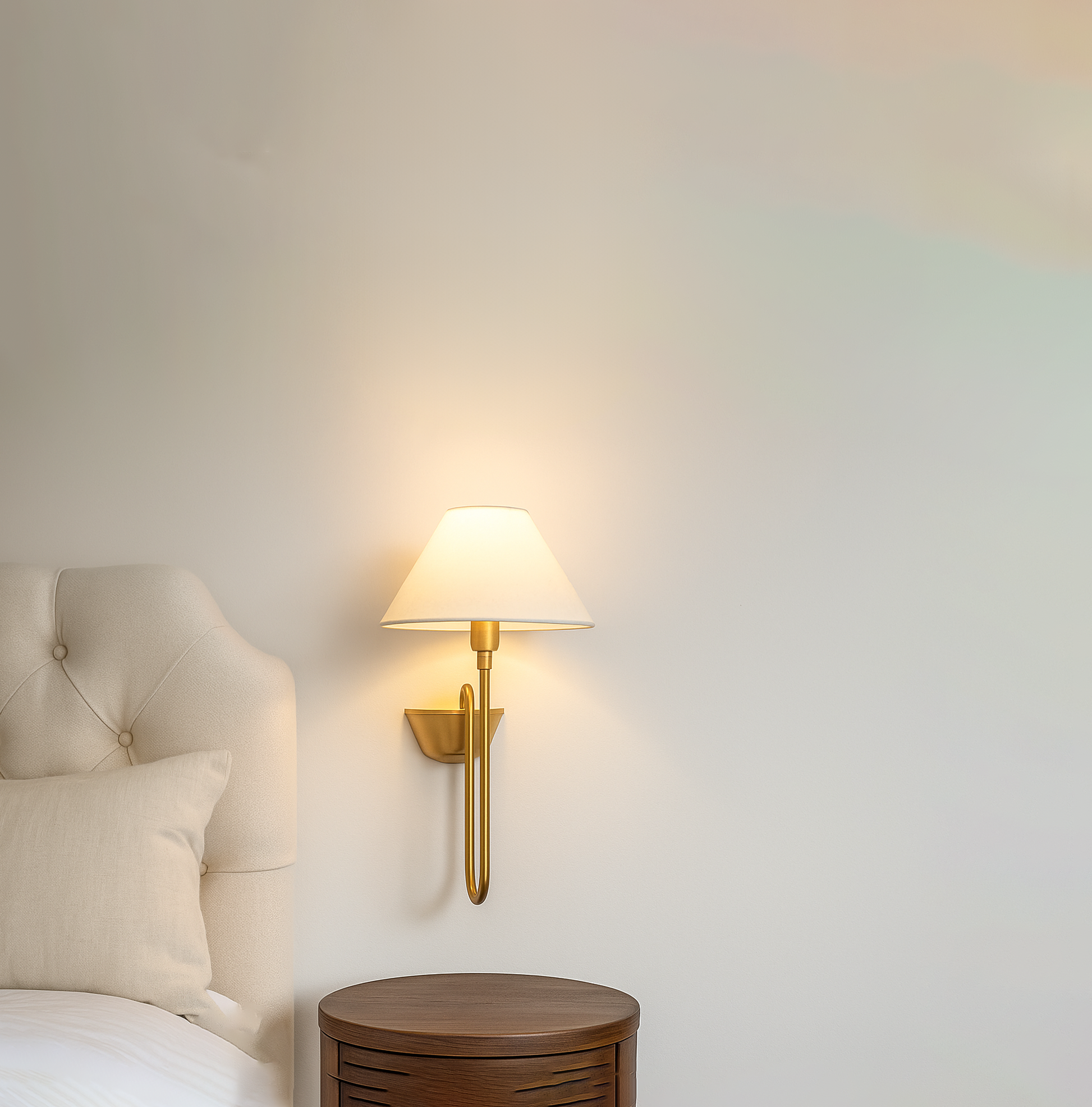 One Wall Lamp in Gold: A Touch of Luxury