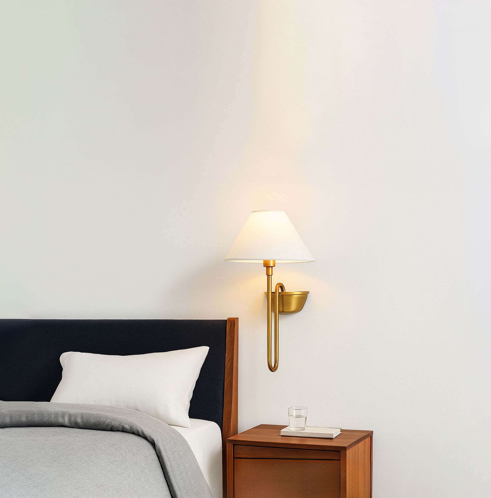 One Wall Lamp in Gold: A Touch of Luxury