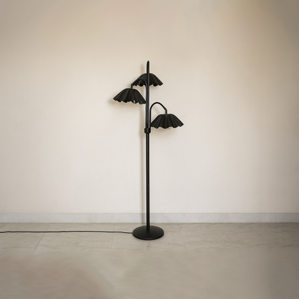 Elegant Floor Lamps to Elevate Your Space black