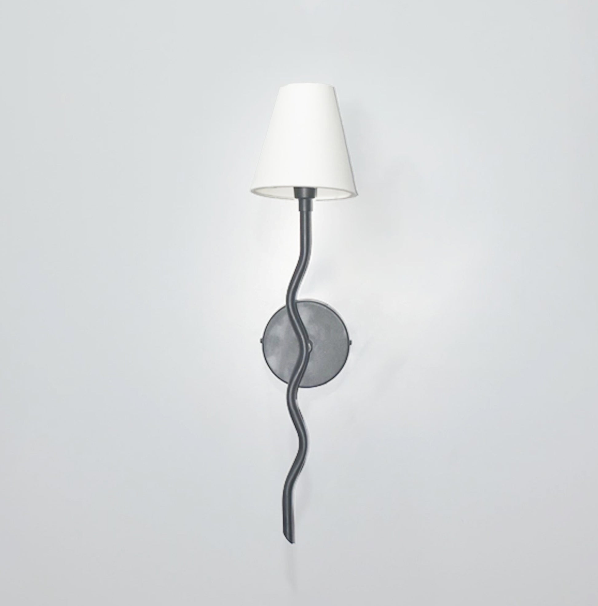 Unique Black Vertical Lamps You Need to See