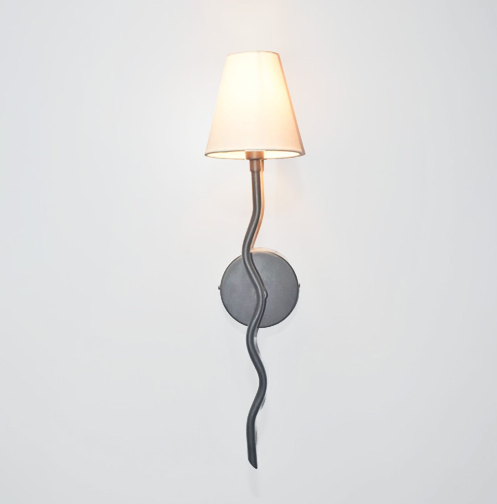 Unique Black Vertical Lamps You Need to See