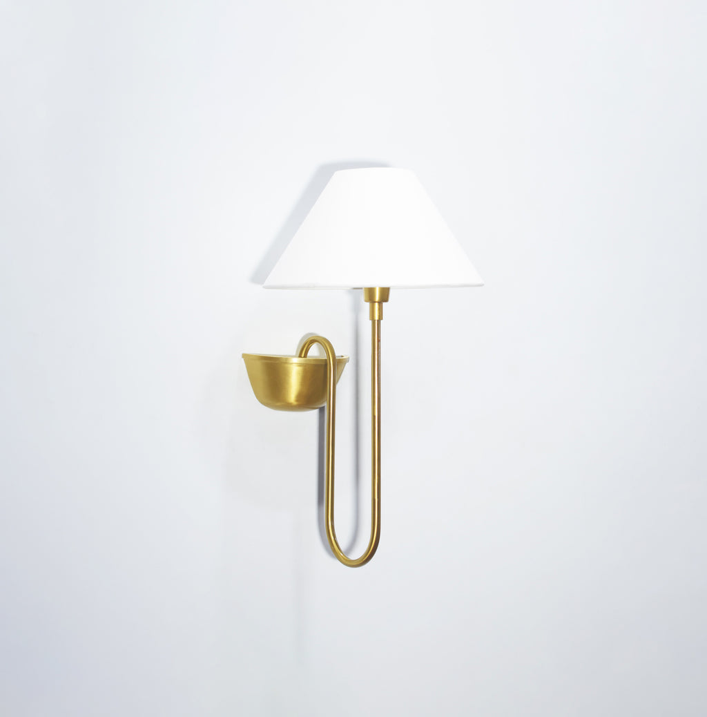 One Wall Lamp in Gold: A Touch of Luxury