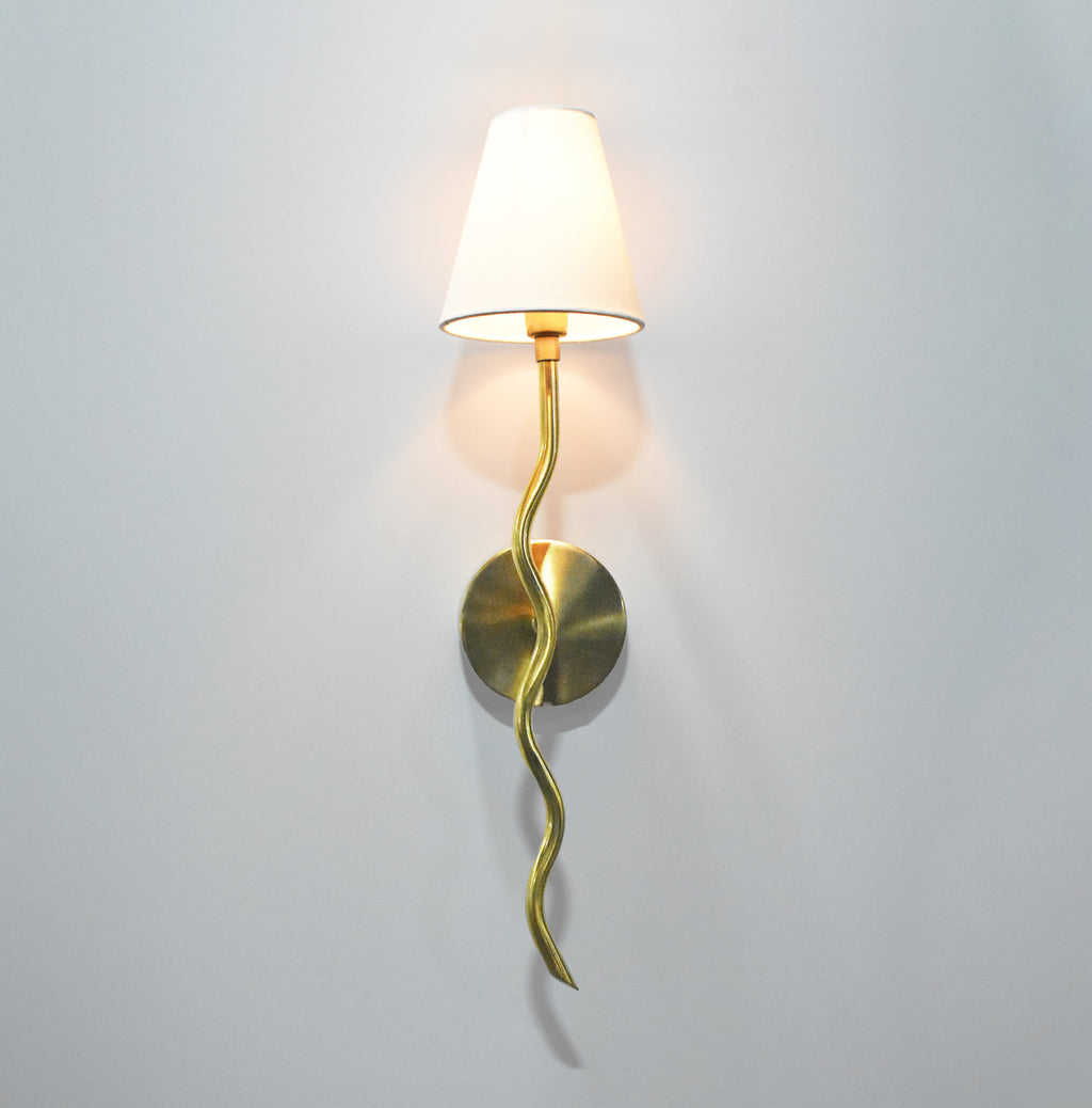 The Allure of Vertical golden Lamps in Home Design