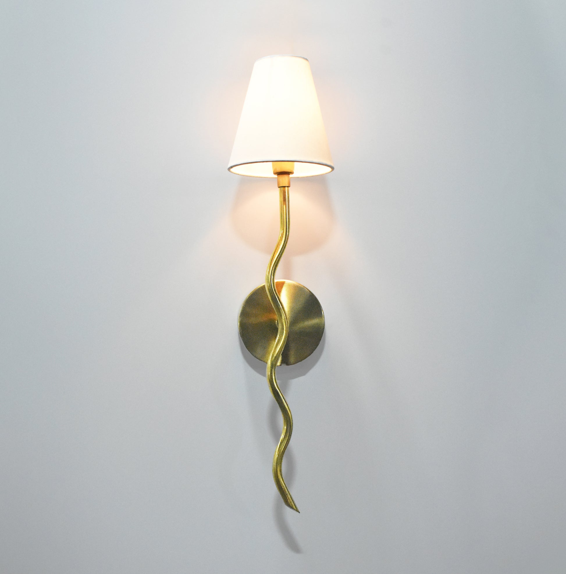The Allure of Vertical golden Lamps in Home Design