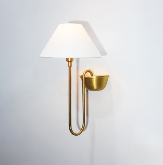 One Wall Lamp in Gold: A Touch of Luxury