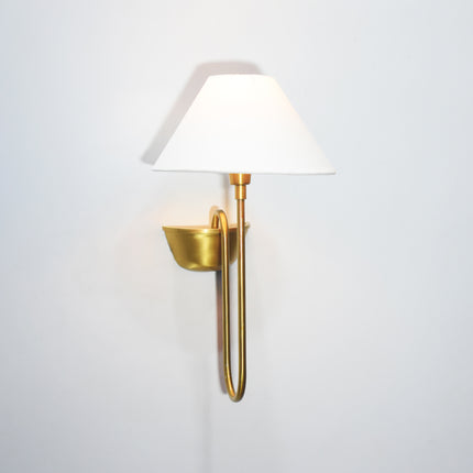 One Wall Lamp in Gold: A Touch of Luxury