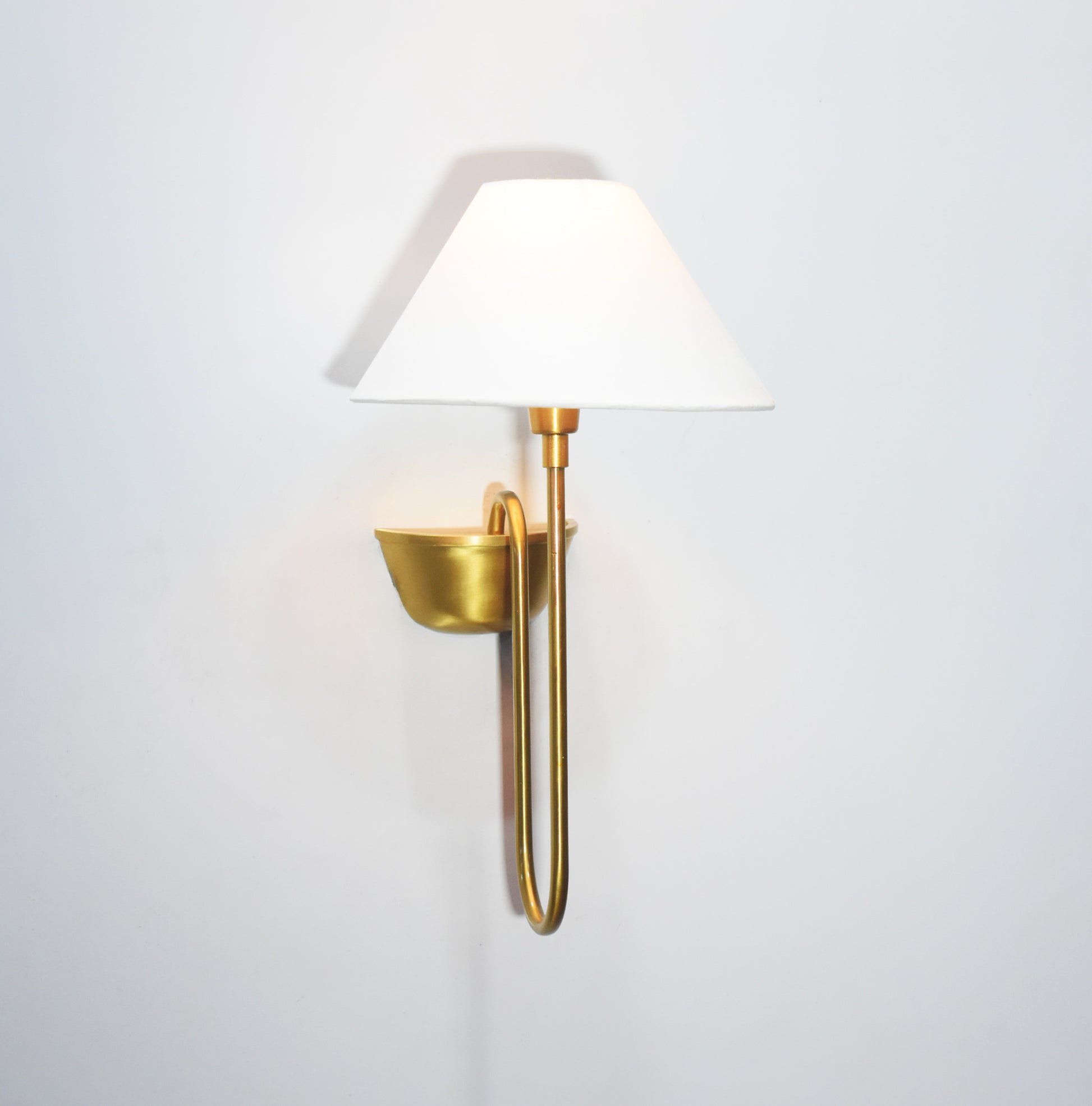 One Wall Lamp in Gold: A Touch of Luxury