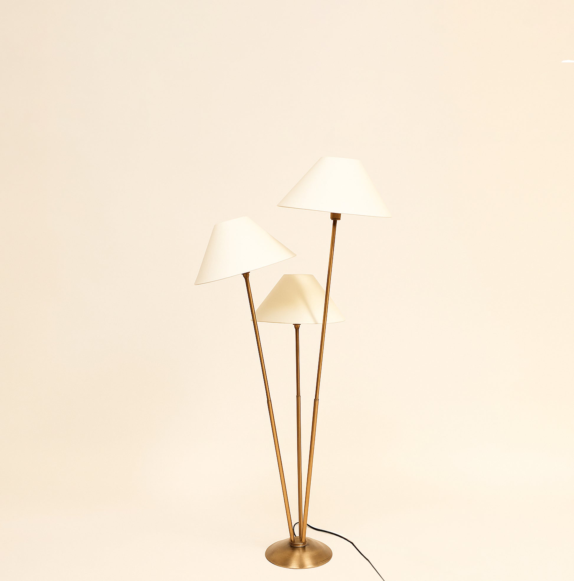 The Perfect Brown Lamp: Three Shades for Every Ambiance Brown